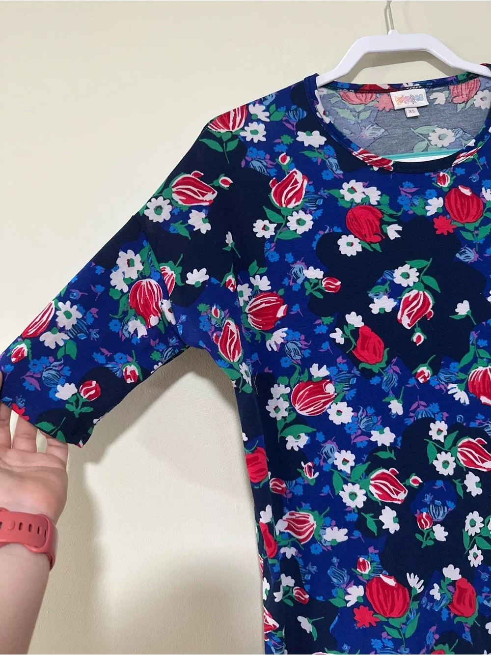 LuLaRoe size XL Navy Floral Short Sleeve Tee with Red & Blue Blooms - Picture 2 of 5